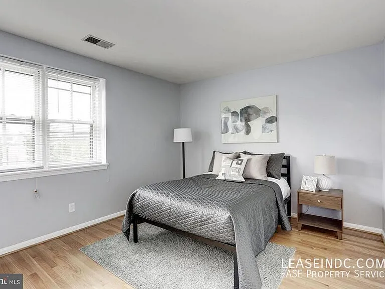 410 11th St NE #17 — Photo 24