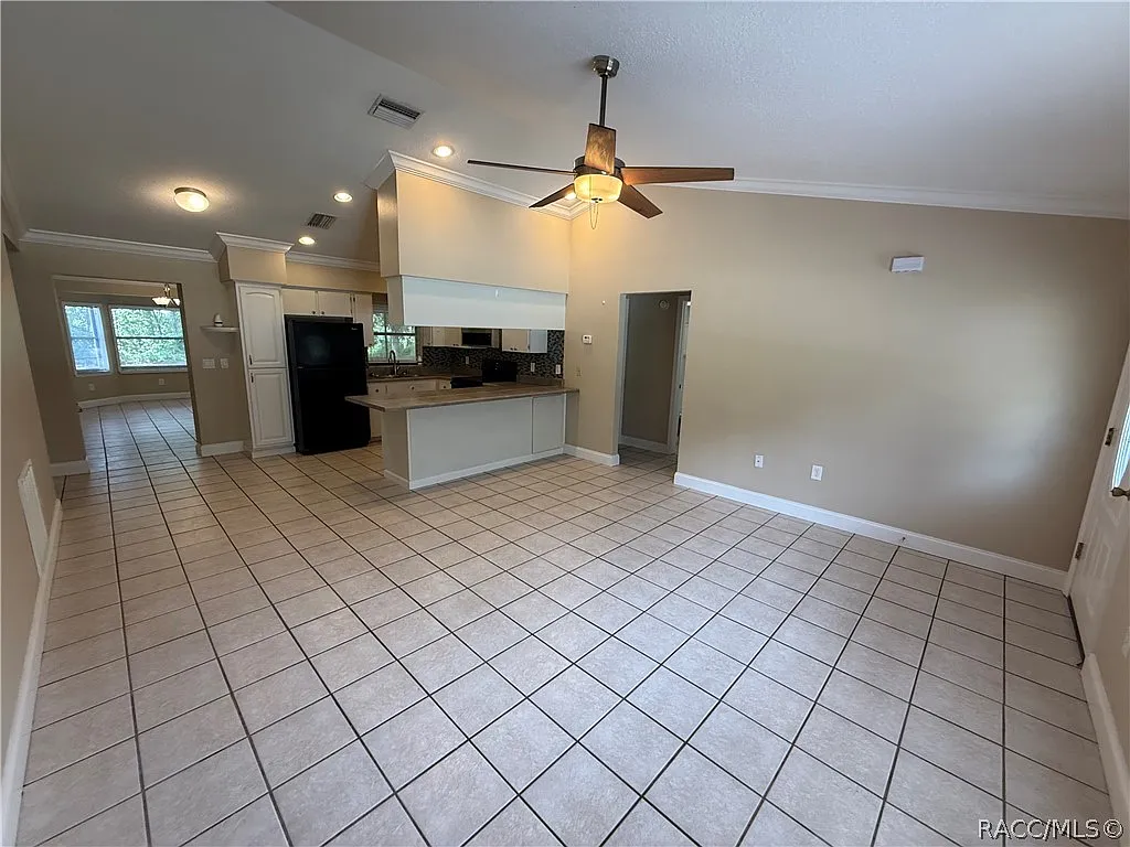 3 bed, 2.0 bath, 1304 sqft, $1,750 — Photo 4