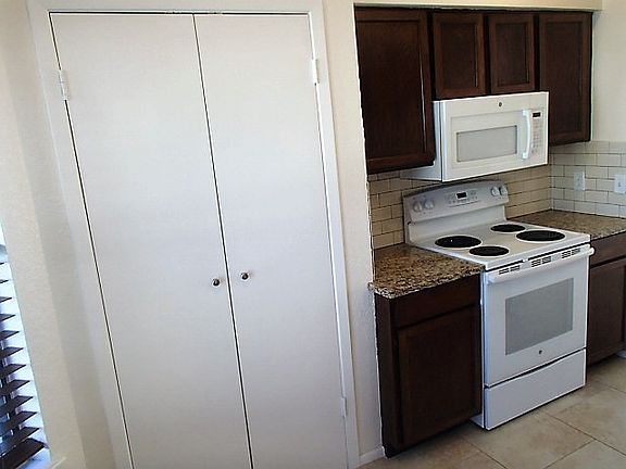 Kit, pantry, stove, micowave