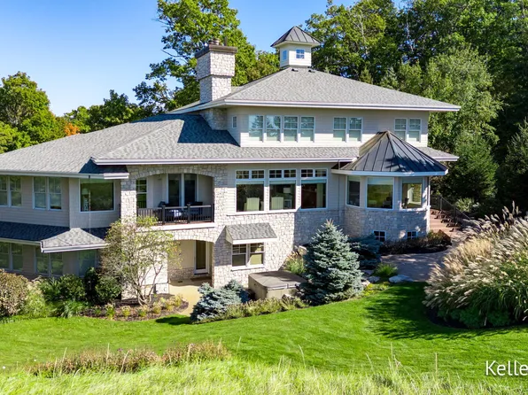 17294 Wood Drift Dr, West Olive, MI 49460