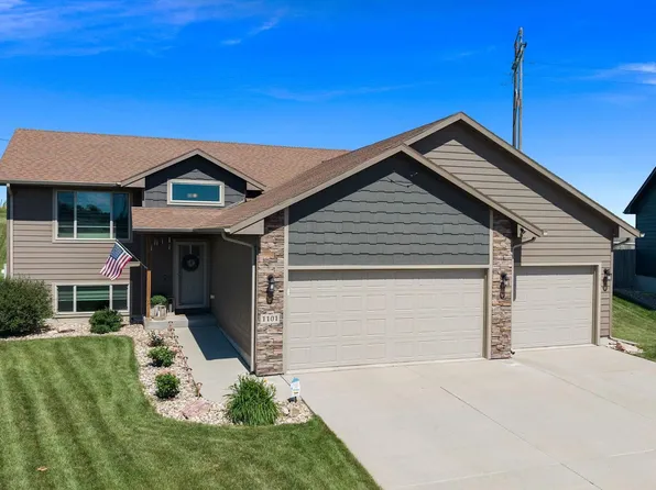 1101 N Brennan Ct, Sioux Falls, SD 57110