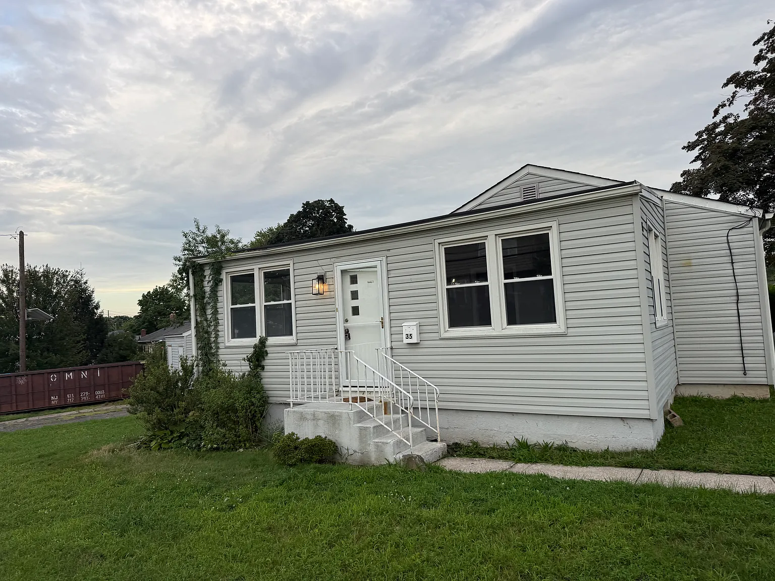 3 bed, 900 sqft, $3,400 — Photo 2