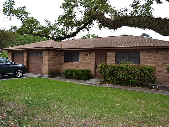 Side of the house with 2 car garage