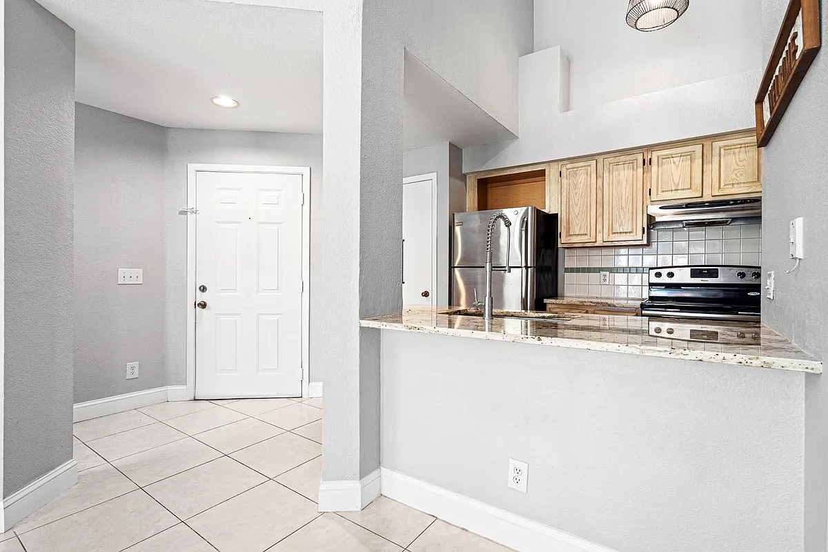 Building Photo - 1705 Palm Cove Blvd #302