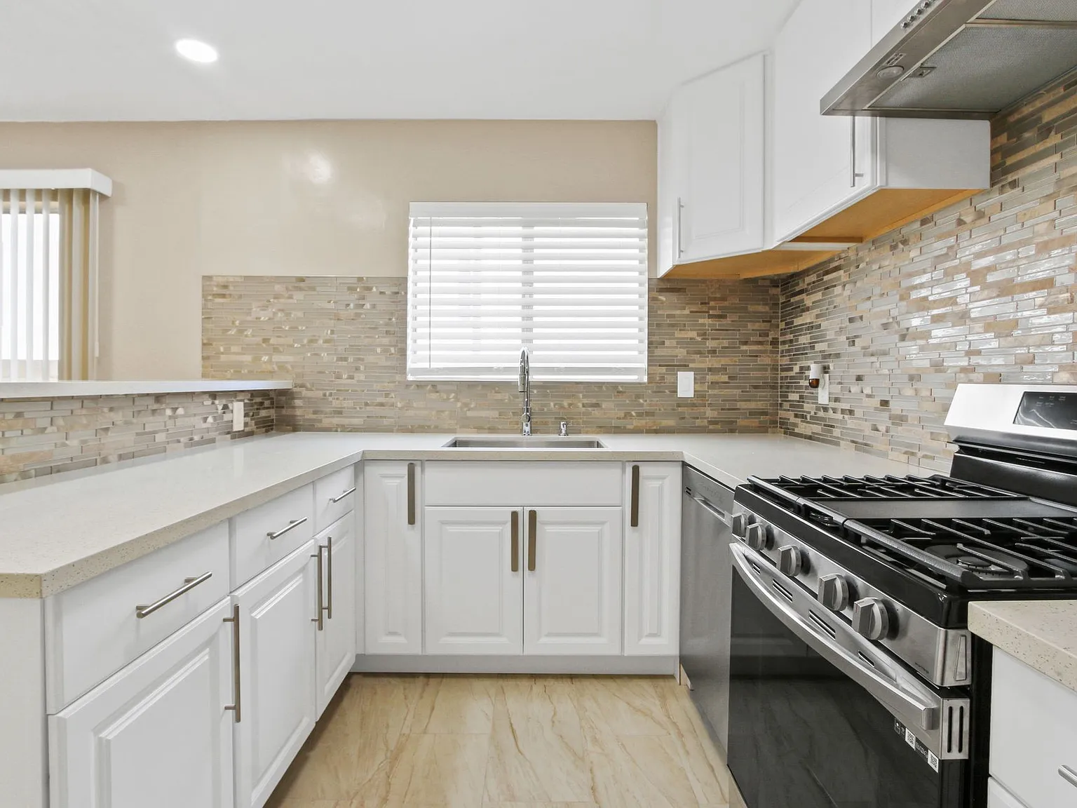 1234 Wellesley Ave in West LA - steps to Wilshire Blvd! — Photo 1