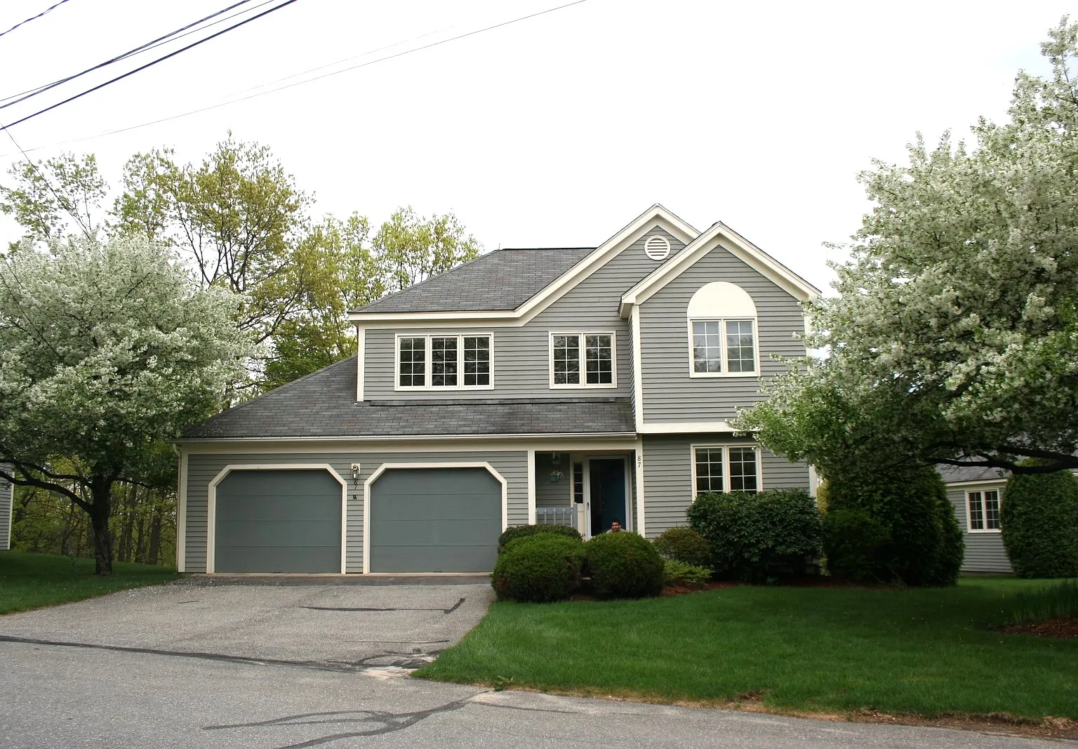 3 bed, 3.5 bath, 1850 sqft, $4,000 — Photo 1