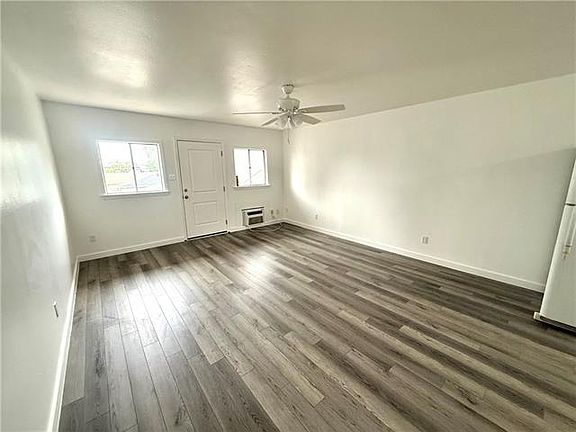 3rd image of 1212 Brockenbraugh Ct APT D