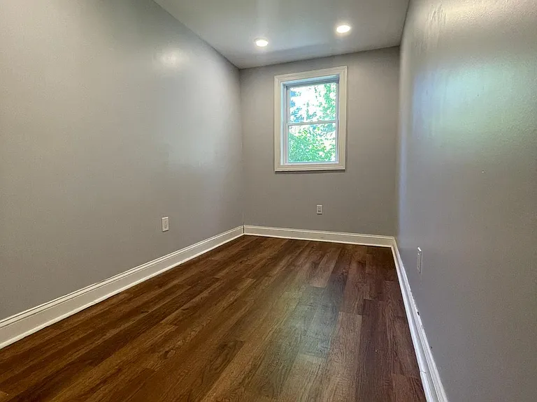 51 Jewett Ave #BASEMENT — Photo 3