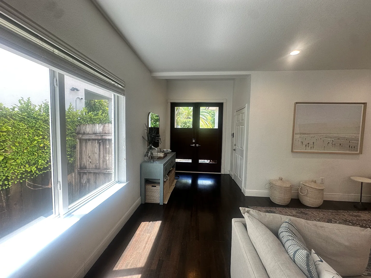 3 bed, 2.5 bath, 2300 sqft, $10,500 — Photo 2