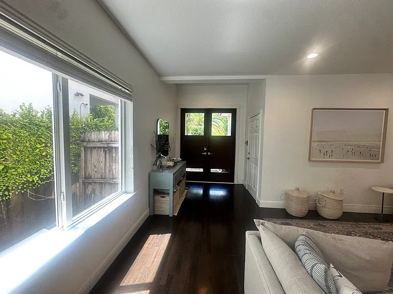 3068 Shipping Ave — Photo 6