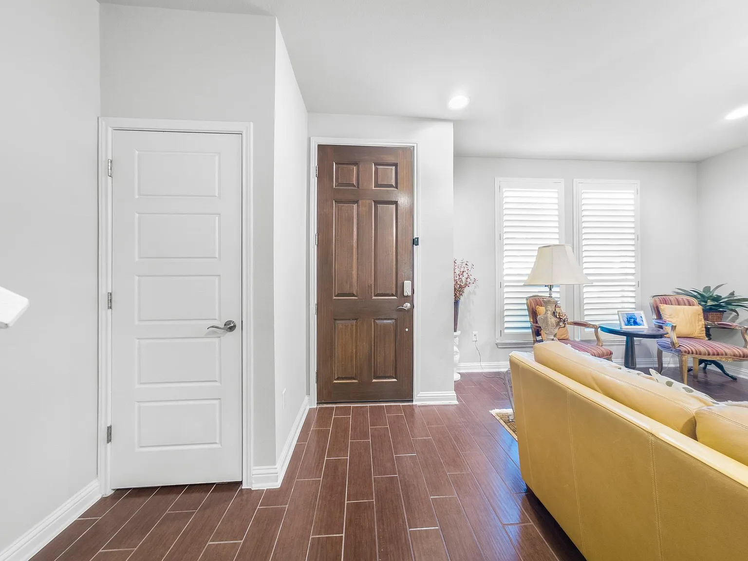 3 bed, 2.5 bath, 1779 sqft, $2,100 — Photo 2
