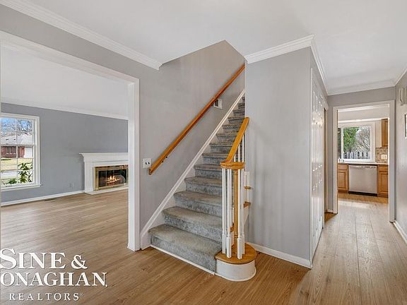 3rd image of 715 Pear Tree Ln