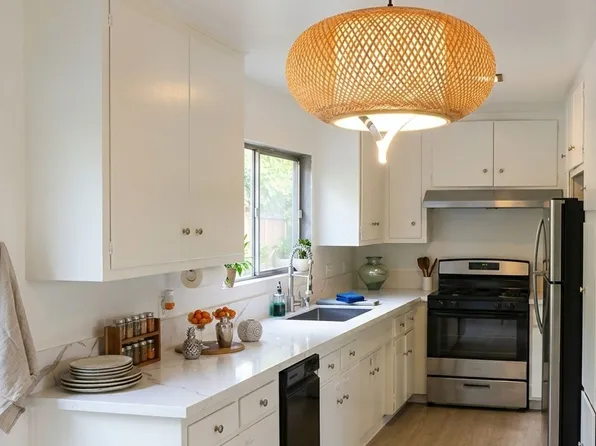2 bed, 1.0 bath, 1200 sqft, $3,230, 2849 Waverly Dr #17250454, Los Angeles, CA 90039