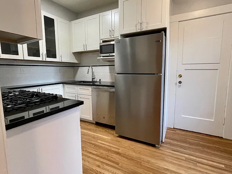 2070 Fell St #8 — Photo 3