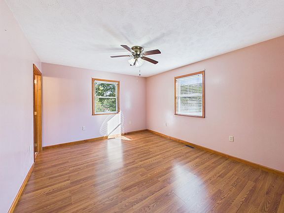 2nd image of 136 Roanoke Cir