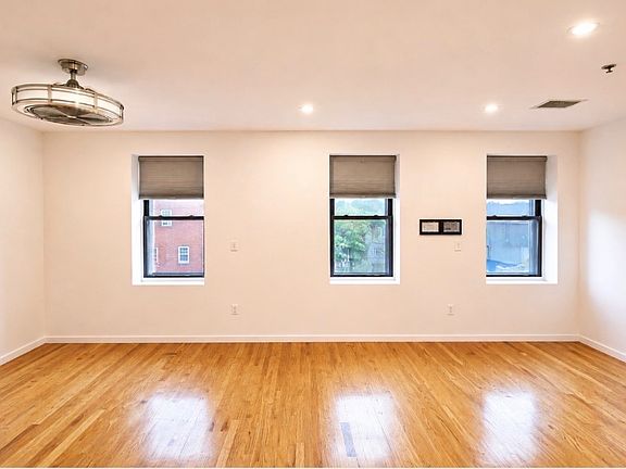 3rd image of 100 Pearl St APT 18