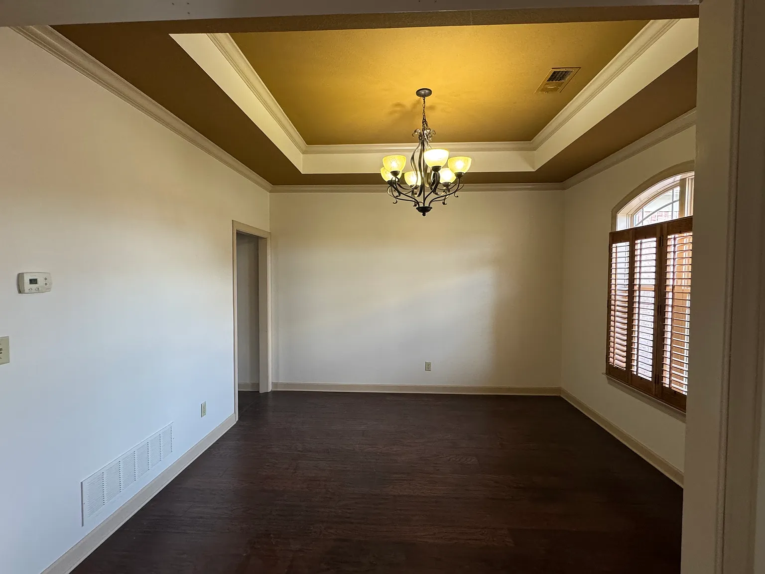3 bed, 2000 sqft, $2,400 — Photo 2