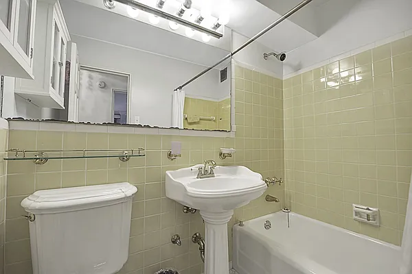 Rented by Jackson Heights Properties Real Estate LLC | media 18