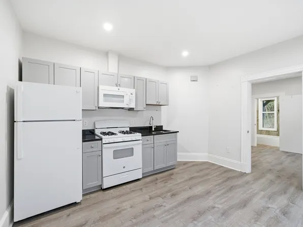 14 Ripley St #1R, Malden, MA 02148