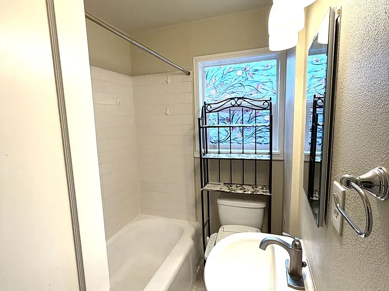 1043 S Oxford St — Photo 12