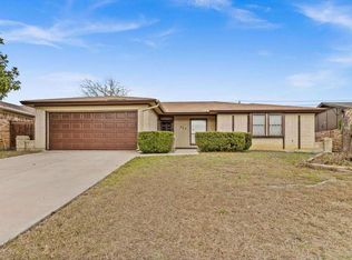 935 Highcrest Dr, Arlington, TX 76017