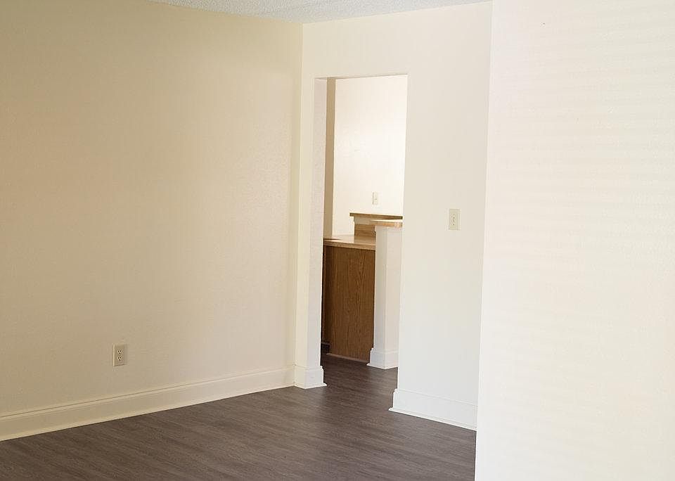 1st image of 802 Bellflower Cir