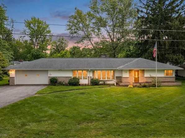 30 Meadowbrook Dr, Grafton, OH 44044