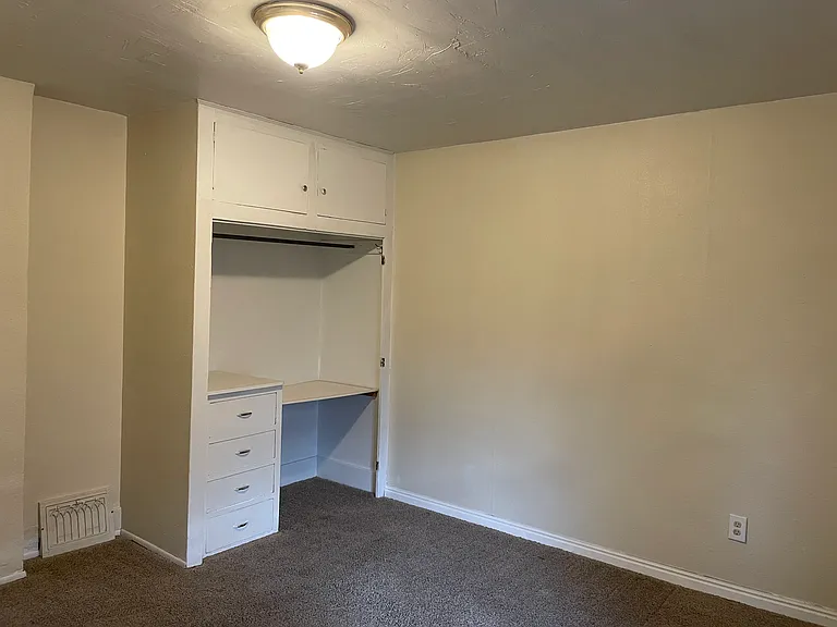302 W 500 S — Photo 11