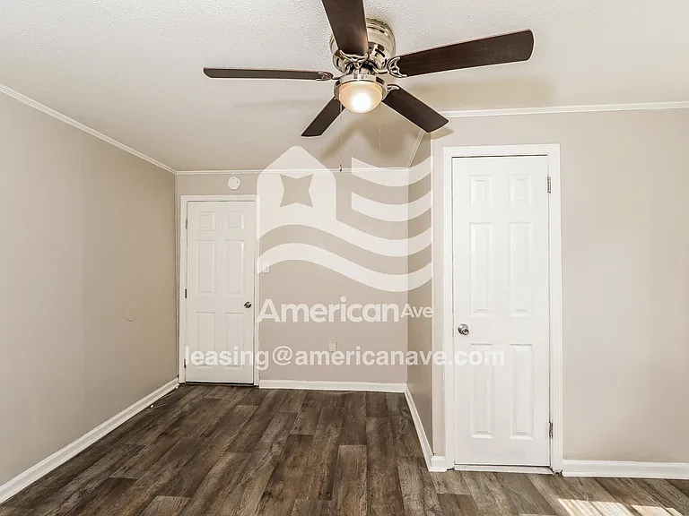 302690_009_main_bedroom_10.jpg