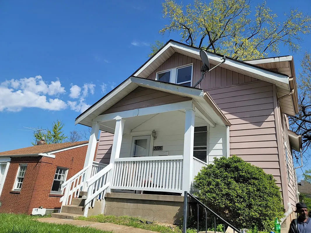 3 bed, 2.0 bath, 1092 sqft, $1,395 — Photo 2