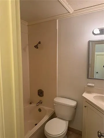523 Burgundy St #1 — Photo 20