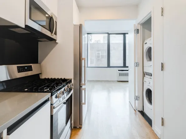 239 North 9th Street image 8 of 57