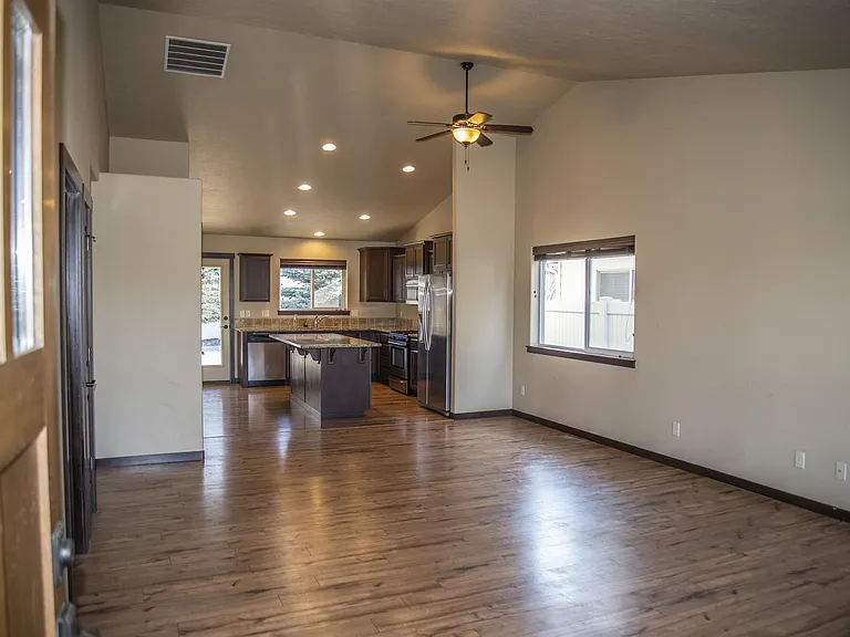 7719 N Goodwater Loop — Photo 3