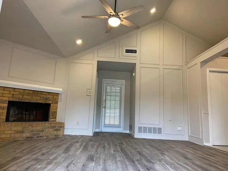 2303 Markland St — Photo 2