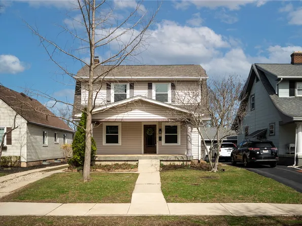 211 Triangle Ave, Oakwood, OH 45419