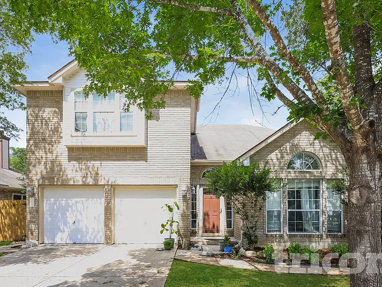 1215 Farnsworth Dr — Photo 1