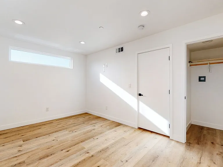 Top-Of-The-Line 4 Bed/4 Bath Townhomes With Parking! — Photo 9