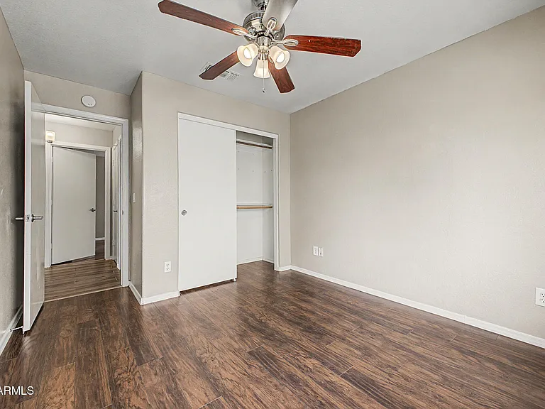 308 W Liberty Ln — Photo 25