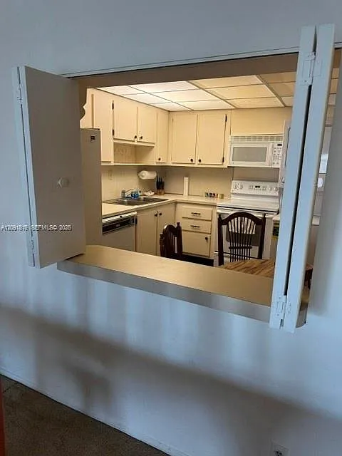 Brickell Place Condo — Photo 3