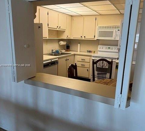 3rd image of 1901 Brickell Ave APT B1010