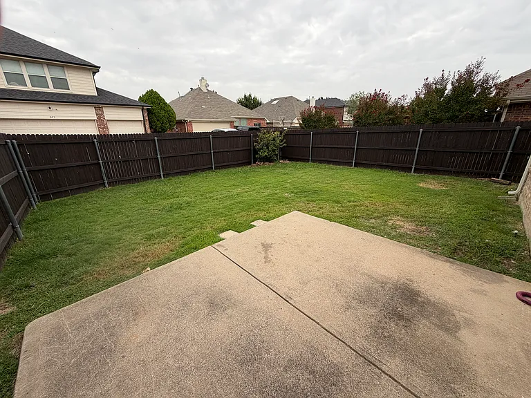 1630 Lagonda Ln — Photo 23