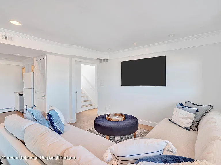 706 Morven Ter — Photo 41