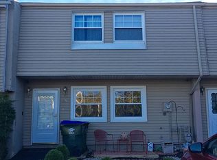 39 Red Barn Ln, Middletown, NY 10940