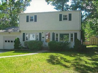 9 Tomahawk Ct, Warwick, RI 02886