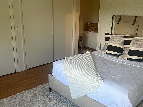 3rd image of 961 Lakeside Dr APT 308