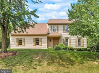 2 Round House Dr, Lititz, PA 17543