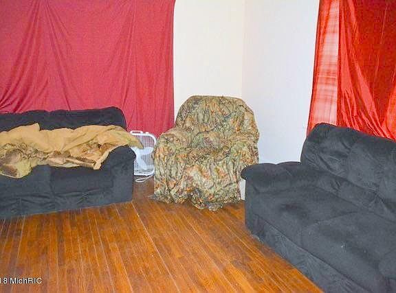 2nd image of 842 Union Ave SE