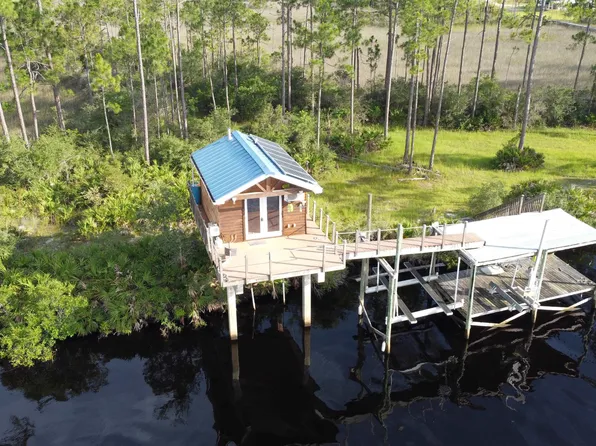 709 Mill Rd, Carrabelle, FL 32322