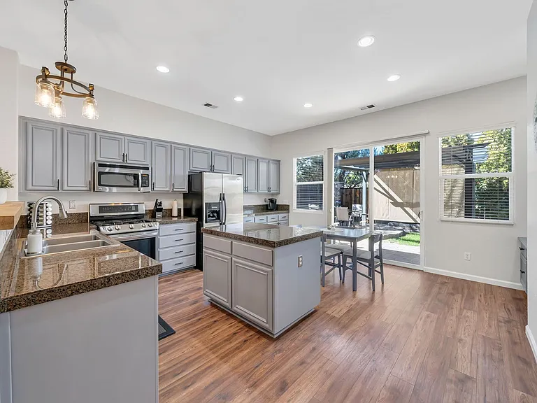 10577 Eagle Falls Way — Photo 11