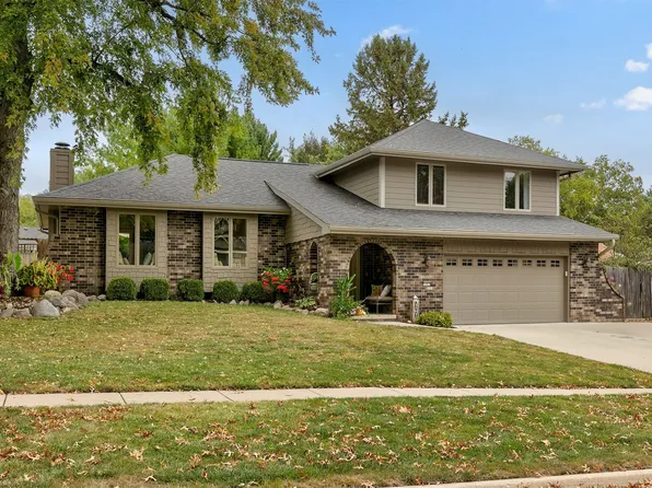 5207 Pommel Pl, West Des Moines, IA 50265